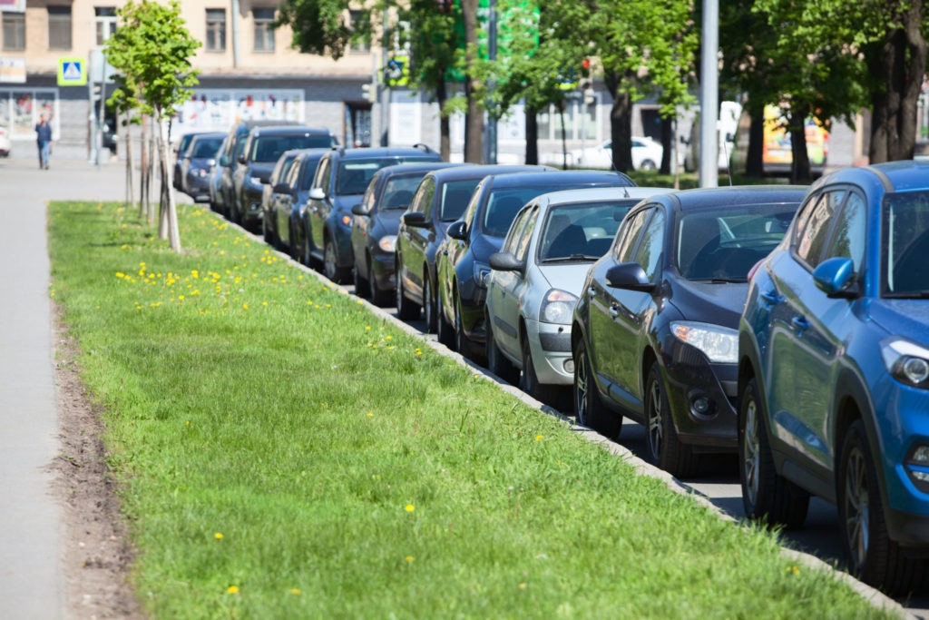 Лайфхаки для экономии денег на парковке в городе: Советы для водителей